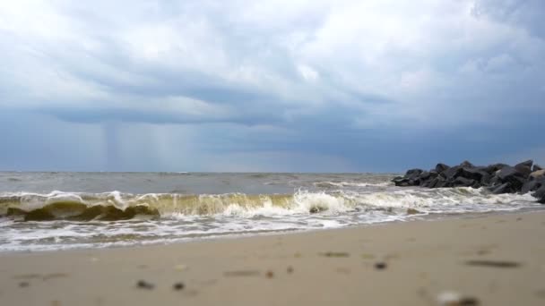 Strand zonnige dag leeg blauw zomer hemel zeewater — Stockvideo