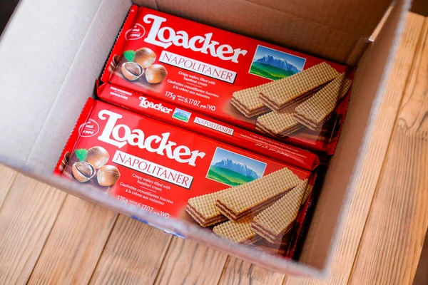 Loacker products. Packing Italian waffles in a box — Stock Photo, Image