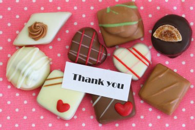 Teşekkür kartı çeşitli çikolatalar ile