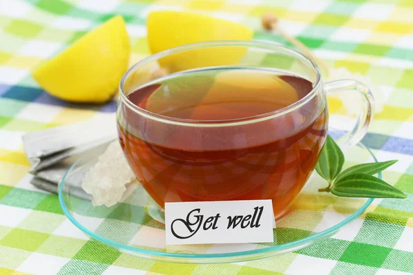 Obtenga una tarjeta de bienestar con una taza de té y limón —  Fotos de Stock