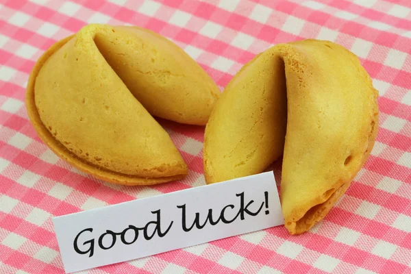 Cartão de boa sorte com biscoitos da sorte — Fotografia de Stock
