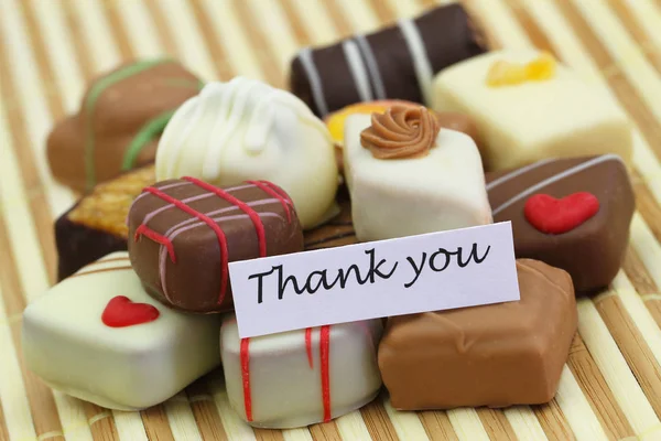 Teşekkür kartı çeşitli çikolatalar ile