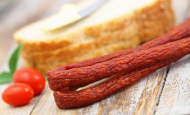 Geleneksel ince domuz sosisi