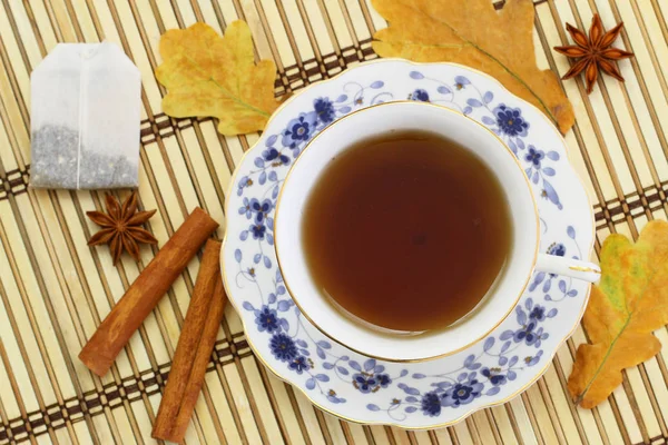 Taza Anís Estrellado Canela Hojas Otoño Castañas — Foto de Stock