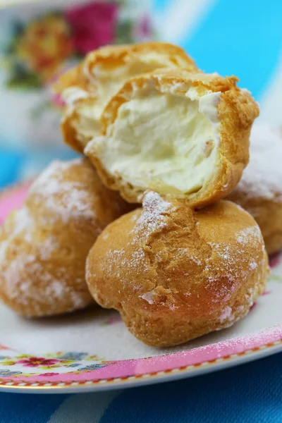 Profiterole Dessert Aus Nächster Nähe — Stockfoto