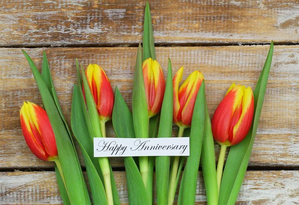 Happy Blahopřání Výročí Červené Žluté Tulipány — Stock fotografie