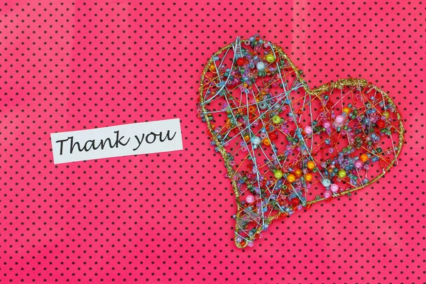 Dankeschön Karte Mit Herz Aus Perlen Auf Rosa Hintergrund — Stockfoto