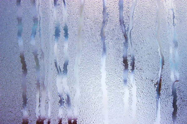 背景上对水的玻璃滴雨凝结 — 图库照片