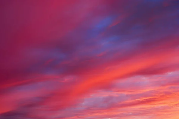 Sonnenuntergang am roten Himmel — Stockfoto
