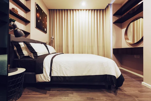 Dormitorio pequeño moderno — Foto de Stock