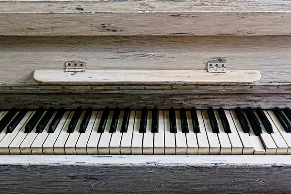 Jasny kolor stary fortepian — Zdjęcie stockowe