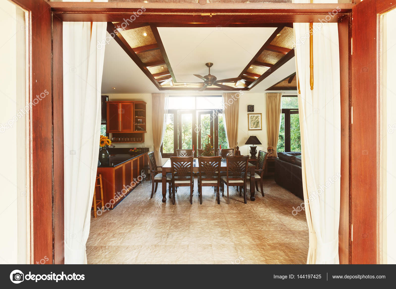 Esszimmer-Interieur in tropische villa — Stockfoto © AnnaTamila ... Esszimmer-Interieur in tropische villa — Stockfoto © AnnaTamila ...