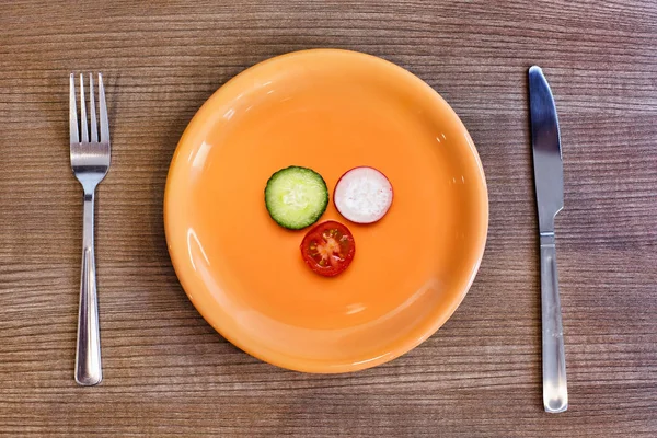 野菜をスライスした生食プレート — ストック写真
