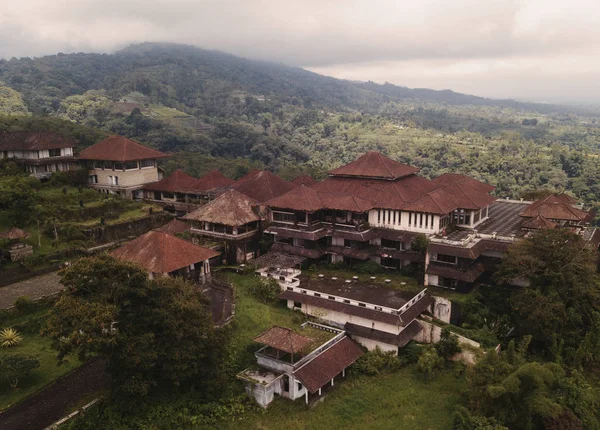 Вид Воздуха Заброшенные Здания Отелей Тропических Горах — стоковое фото