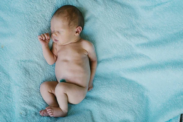 Retrato Del Bebé Recién Nacido Durmiendo Cama —  Fotos de Stock