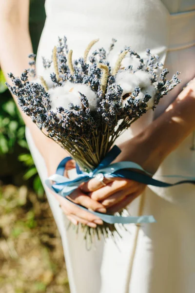Lavender Bouquet Bride Hands — Stock Photo, Image