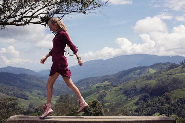 Young Female Enjoy Jumping Tea Plantations Mountains View Point — Stock Photo, Image