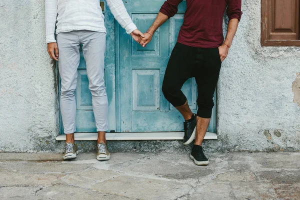 Gay Par Håller Händerna Ihop — Stockfoto
