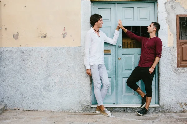 Gay Couple Walking Outdoor Together City Street — Stock Photo, Image