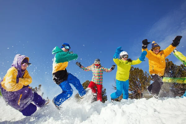 Les Snowboardeurs Amusent Dans Neige Sports Hiver Vacances Montagne Ciel — Photo