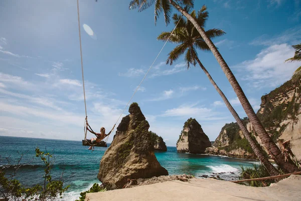 Female Swinging Tropical Palm Beach Sunny Summer Day Paradise — Stock Photo, Image