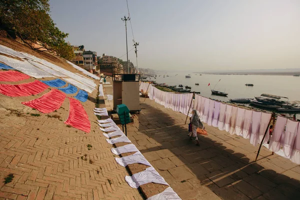 Colourful Laundry Drying Rope Ground Sunny Day Varanasi City — Stock Photo, Image
