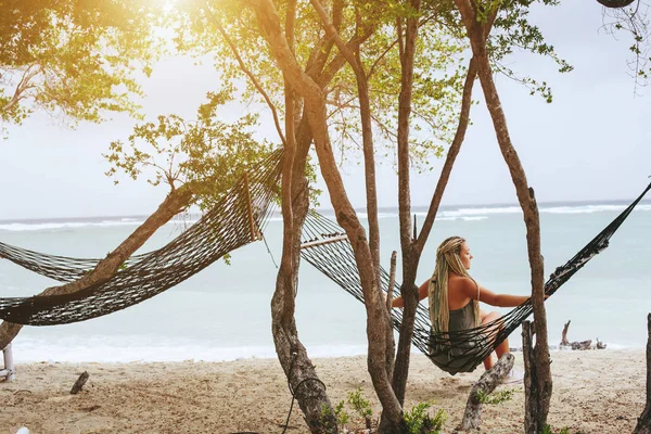 Female Sitting Hammock Tropical Sea Shore — ストック写真