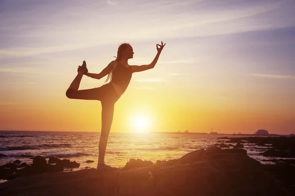 Silueta Yoga Femenina Puesta Del Sol Del Mar — Foto de Stock