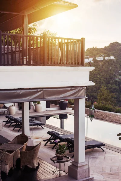 Tropik Lüks Villa Mekan Deniz Manzaralı Veranda — Stok fotoğraf