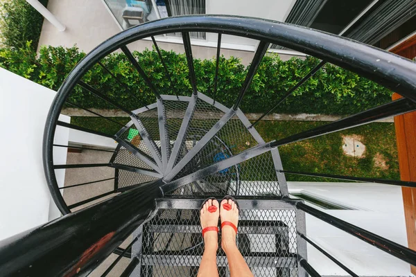 Female Feet Spiral Staircase Luxury Villa Interior Outdoor — Stock Photo, Image
