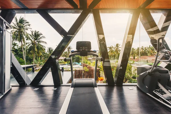 Kleine Sportschool Luxe Villa Groot Raam Tropisch Uitzicht Met Palmbomen — Stockfoto