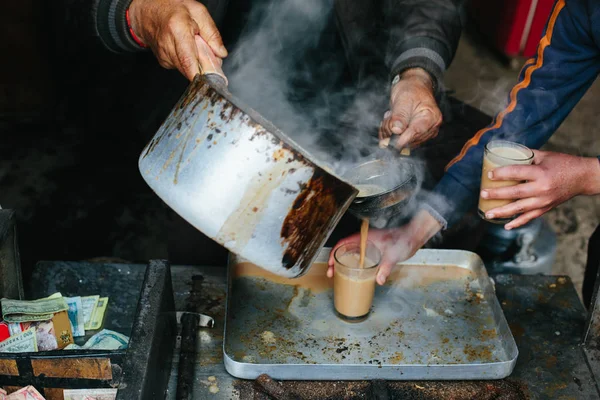 Masala Sartén Hierro Vapor Manos Vendedor Comida Callejera Nepal — Foto de Stock