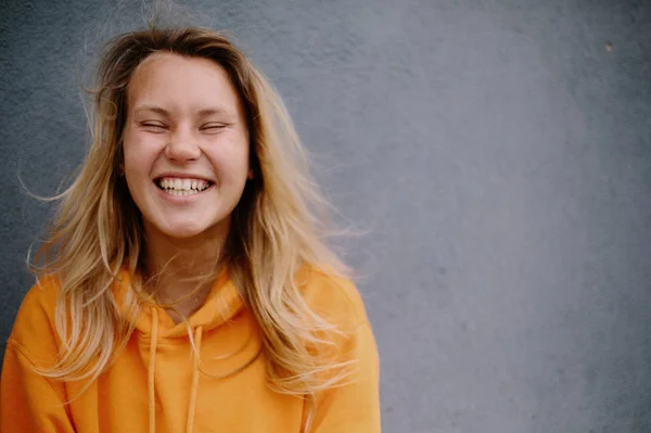 Portrait Happy Smiling Teen Woman Wearing Orange Hoody — 스톡 사진