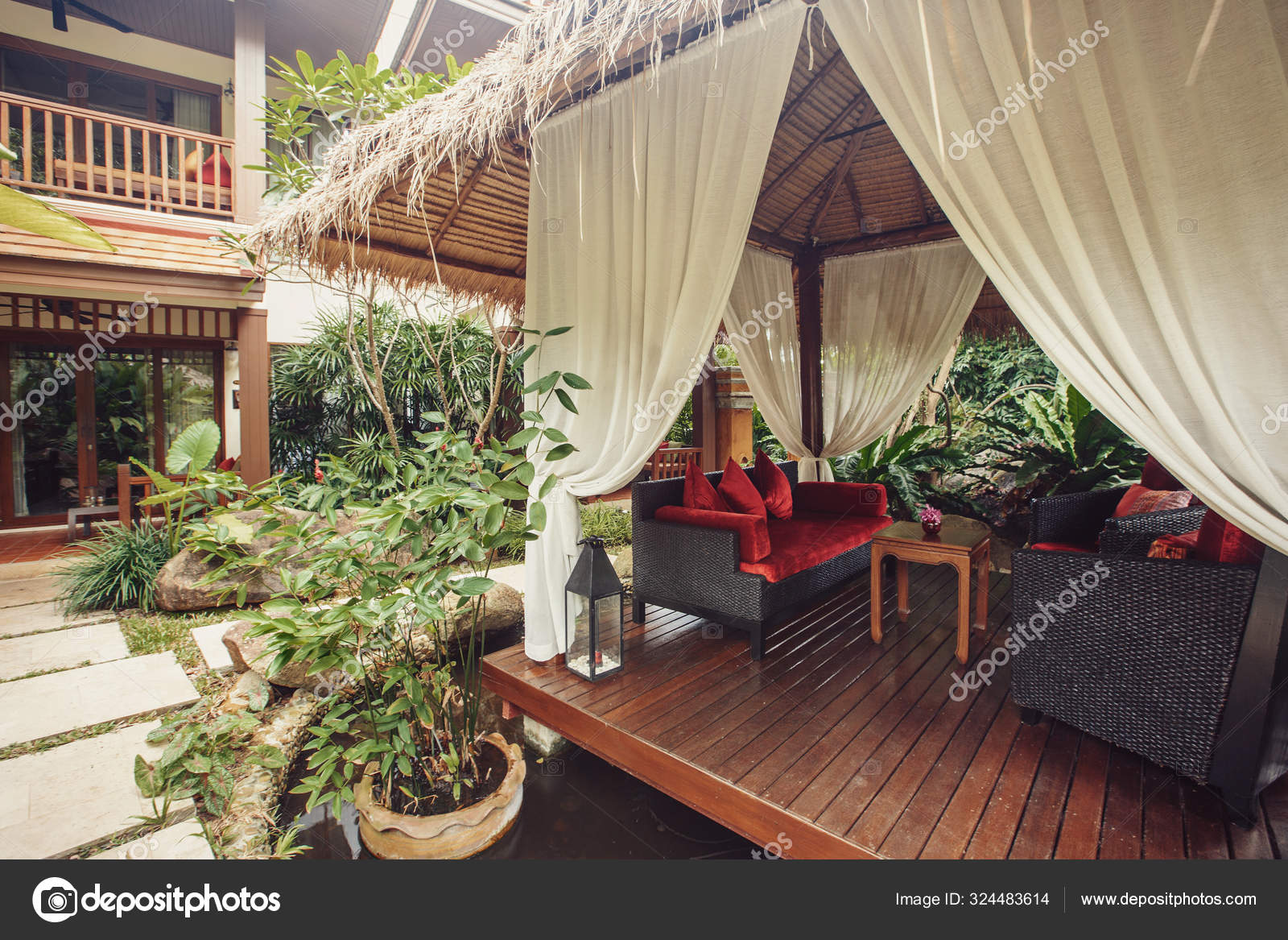 Int  rieur Alc  ve Tropicale Dans H  tel Luxe Plein Air Avec Jardin image