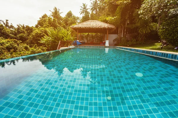 Veranda Prive Zwembad Buurt Van Luxe Villa Zonnige Zomer Vakantie — Stockfoto