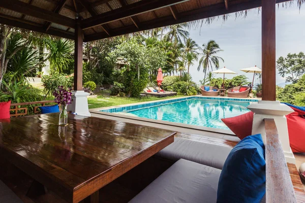 Veranda Piscina Privata Vicino Villa Lusso Vacanza Estiva Soleggiata — Foto Stock