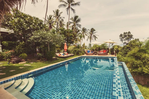 Veranda Piscina Privata Vicino Villa Lusso Vacanza Estiva Soleggiata — Foto Stock