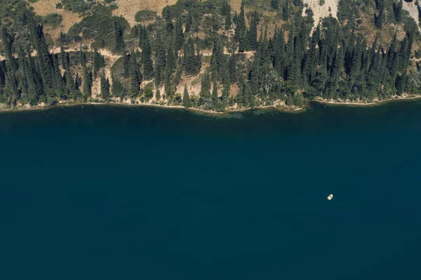 山の湖夏の空中ビュー コルセイカザフスタン — ストック写真