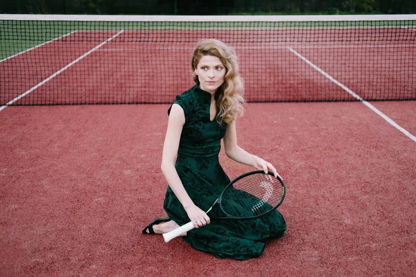 Luxe Glamour Mode Vrouw Tennisbaan Houden Racket Poseren Als Model — Stockfoto