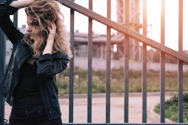 Beautiful Female Wearing Leather Jacket Standing Outdoor Iron Fence Industrial — 스톡 사진