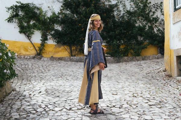 Portrét Ženy Středověkém Evropském Oblečení Venku Festival Obidosu Portugalsko — Stock fotografie