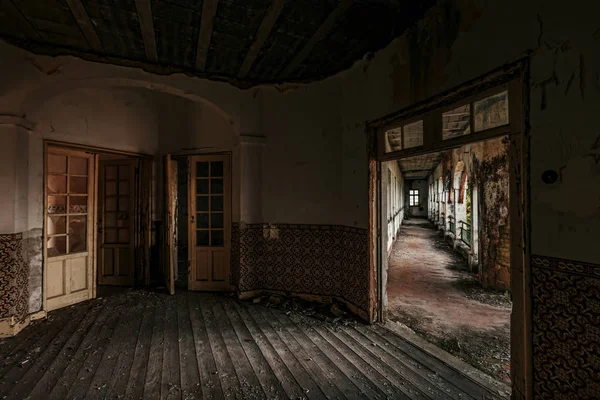 Salão Corredor Prédio Abandonado — Fotografia de Stock