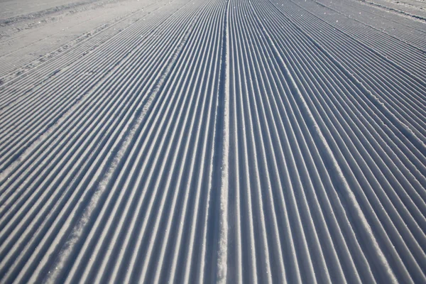Kayak Kaldırma Kar Yüzeyi Alp Kayağı Için Hazırlandı — Stok fotoğraf