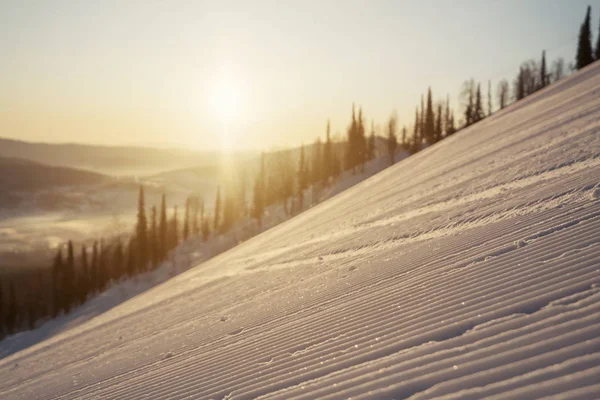 Superficie Nieve Pendiente Empinada Arreglada Preparada Para Esquí Alpino Amanecer —  Fotos de Stock