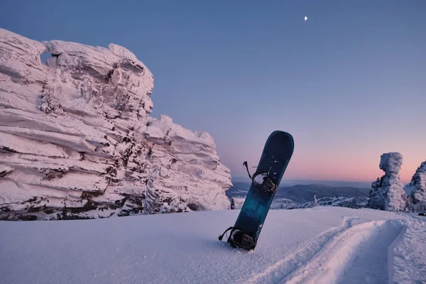 Tablero Para Snowboard Polvo Nieve Con Paisaje Invierno Atardecer Sobre —  Fotos de Stock