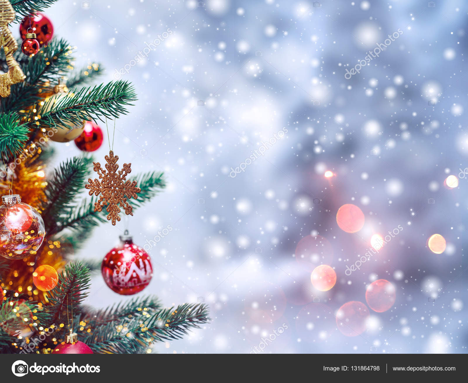 Phông nền cây thông Giáng sinh và trang trí Giáng sinh với tuyết - Thấy những mảnh tuyết rơi sóng đôi và cây thông Giáng sinh cùng với các trang trí Giáng sinh đã làm bạn ngập tràn trong không khí của mùa lễ hội chưa? Hãy đến và tận hưởng một mùa lễ hội đầy tuyệt vời trên màn hình của bạn với hình nền này.