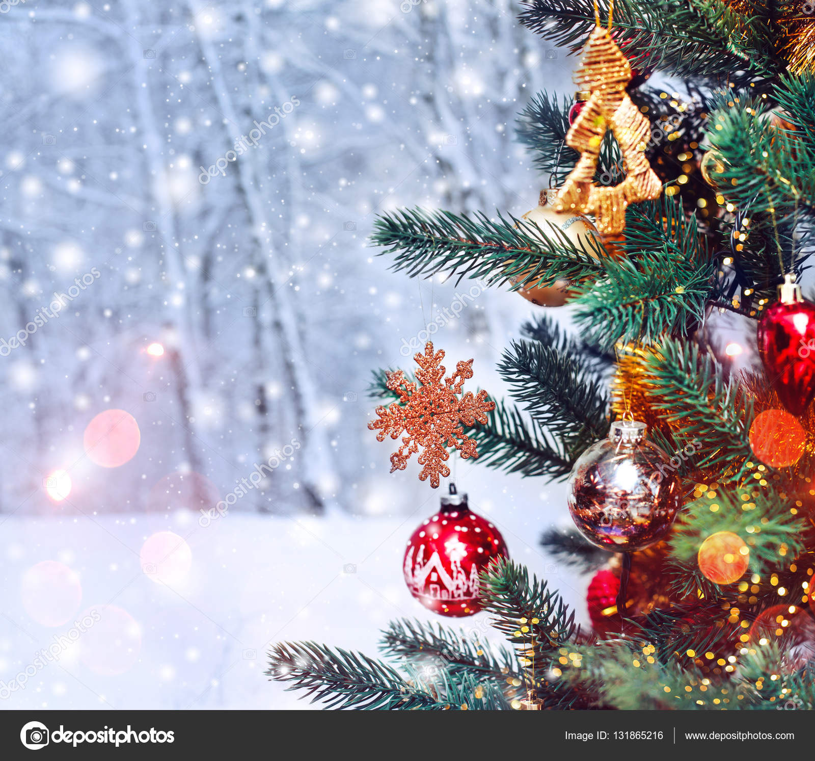 Hình nền cây thông Giáng Sinh và trang trí Noel kèm tuyết sẽ làm bạn cảm thấy như đang lạc vào một không gian thần tiên đầy mơ mộng và ấm áp. Nhiều họa tiết và trang trí Noel được phối hợp với cây thông và tuyết, một sự kết hợp hoàn hảo giữa sinh động và trí tuệ.