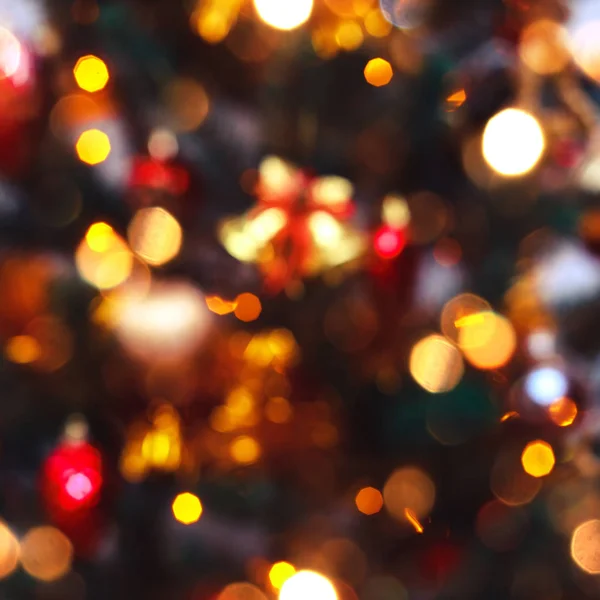 Fundo da árvore de Natal com borrado, faísca, brilhante. Feliz Ano Novo e tema de Natal — Fotografia de Stock