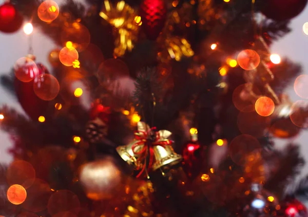 Julgran bakgrund med dimsyn, gnistor, glödande. Gott nytt år och Xmas tema — Stockfoto