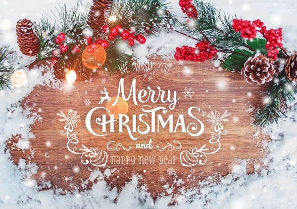 Jul och nyår typografiska på holiday bakgrund med Xmas dekoration, gren av granen och snö. God jul och gott nytt år tema — Stockfoto